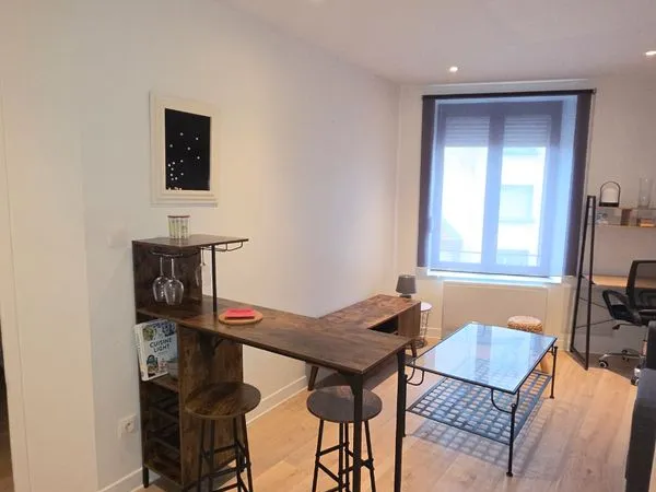 F2 meublé-Faubourg 3 maisons