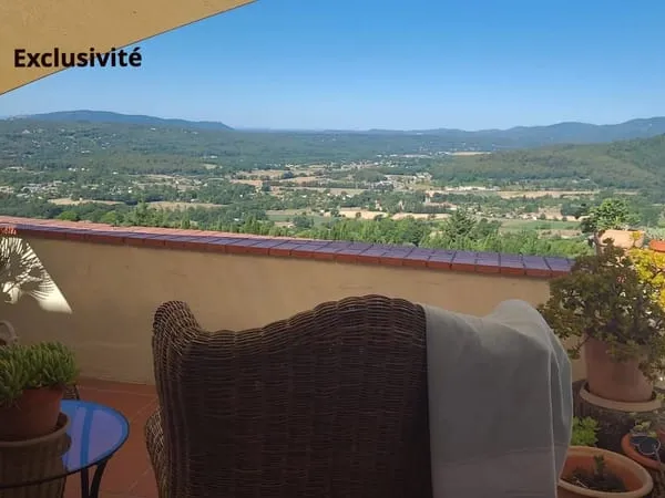 Au coeur du village maison 4 pièces, terrasse et vue