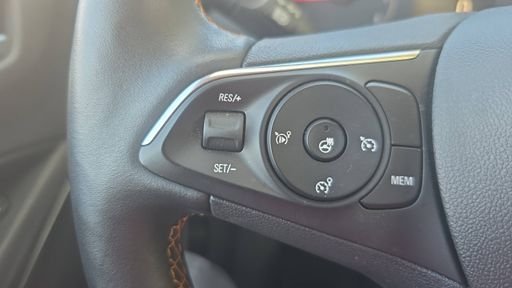 Opel Crossland X 1.2 Turbo 110 BVA6 - Ultimate – 2019 – 89426 km – Essence – Boîte Automatique — photo 17