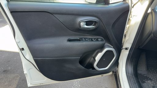Jeep Renegade 1.4 MultiAir 140 BVA6 - Longitude Business – 2017 – 64438 km – Essence – Boîte Automatique — photo 24