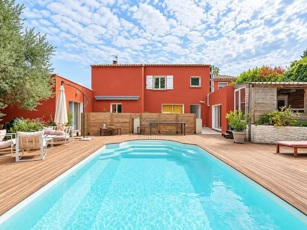 Maison 12 pièces 300 m²