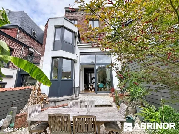 Maison 8 pièces 267 m²