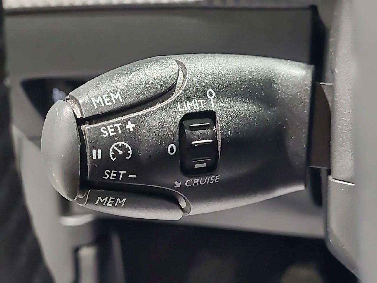 Peugeot 2008 puretech 100 s&s bvm6 allure — photo 24