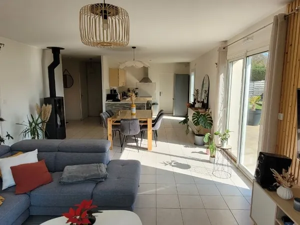 Maison de plain-pied 90m2 - 3 chambres- terrain 600m2 exposé Sud