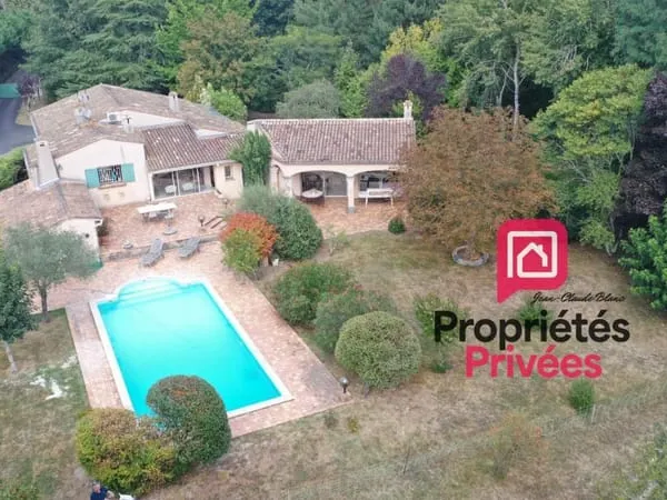 DÉCOUVREZ LE CHARME ET LES VOLUMES D'UNE MAISON D'ARCHITECTE - 300 M2 - 4 CHAMBRES À PUGNAC DANS UN 