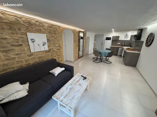 APPARTEMENT MEUBLÉ 3 PIÈCES - 65 m² - TERRASSE DE 32 m² - ENTIÈREMENT RÉNOVÉ - CLIMATISATION - PARKI