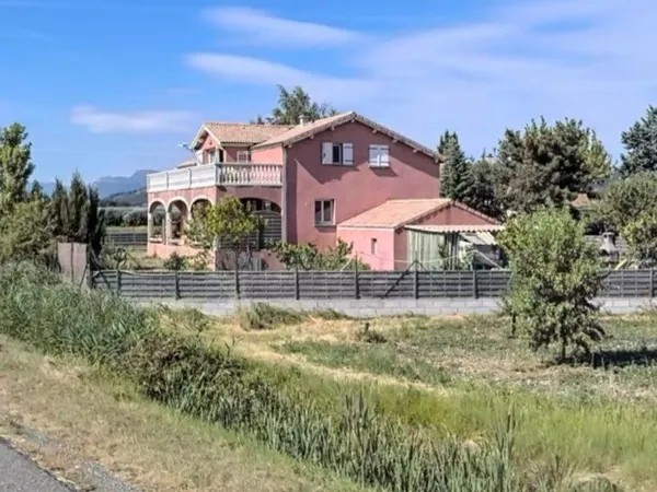 🏡 À VENDRE - Maison familiale de 165 m² avec 3 garages et terrain de 1 050 m²