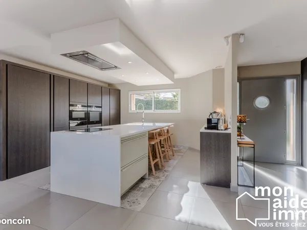 Maison 7 pièces 252 m²