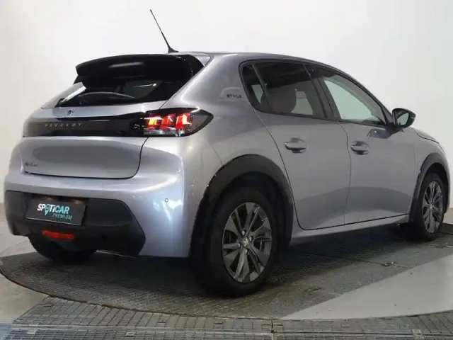 Peugeot 208 e- 136ch style — photo 6
