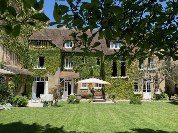 Vends hôtel particulier avec jardin plein sud