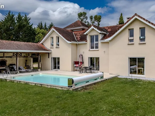 Propriété 10 pièces 293 m²