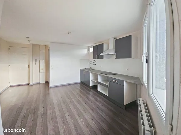 Varennes-sur-seine — f2 de 39 m² climatisé avec parking privé — gare à pied