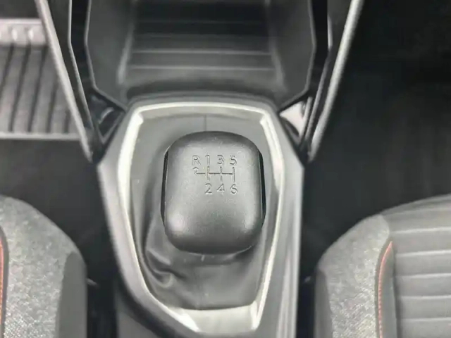 Peugeot 2008 puretech 100 s&amp;s bvm6 — photo 14