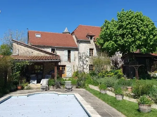 Grande maison avec piscine proche Villeneuve