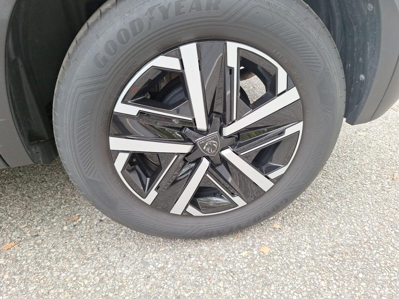 Peugeot 2008 1.2 puretech 100ch s&s active — photo 11