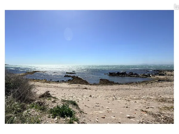 Terrain viabilisé 244 m² - Accès plage à pied par chemin privé