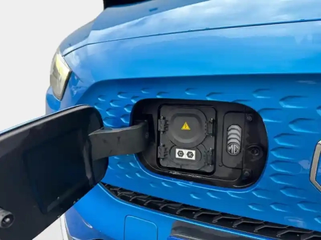 Mg Zs ev 156ch - 70kwh luxury — photo 10