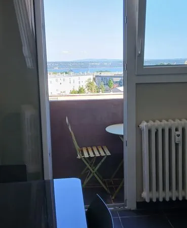 Location studio meublé vue rade