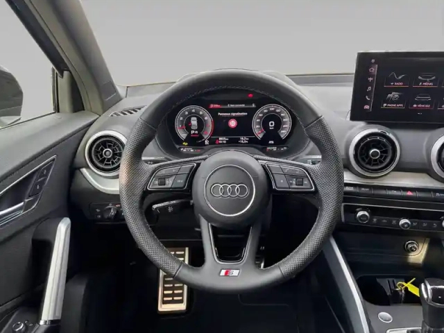 Audi Q2 35 tfsi 150 s tronic 7 — photo 12