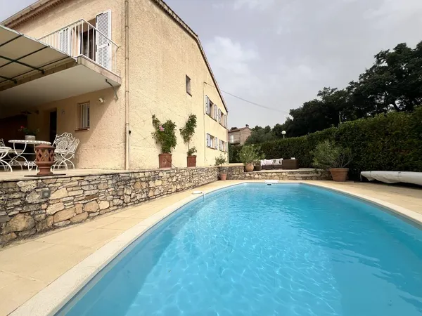 Villa 7 pièces 145 m²