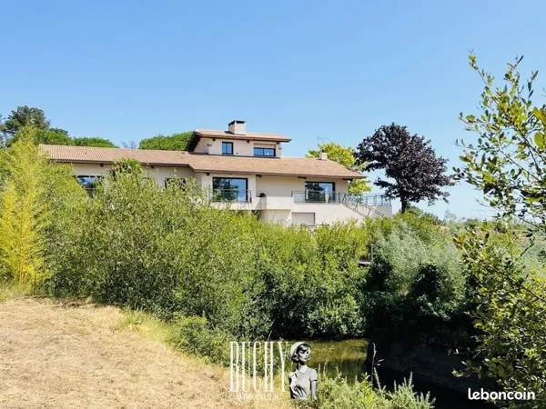 Propriété 6 pièces 288 m²