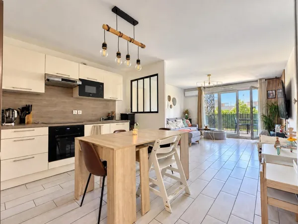 Confort récent, terrasse et 3 chambres