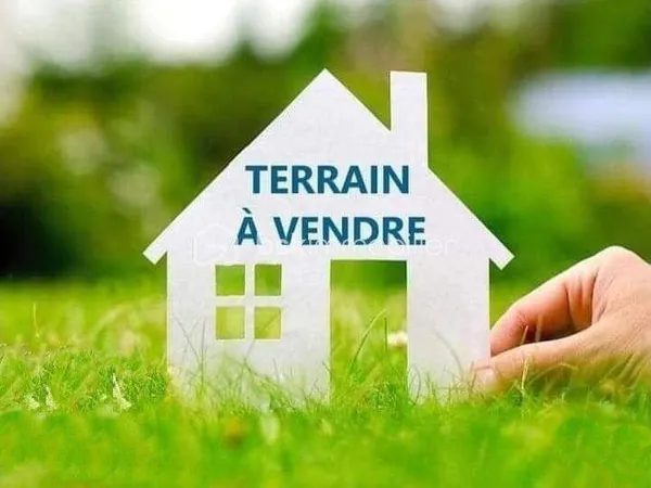 Terrain constructible 1477 m²