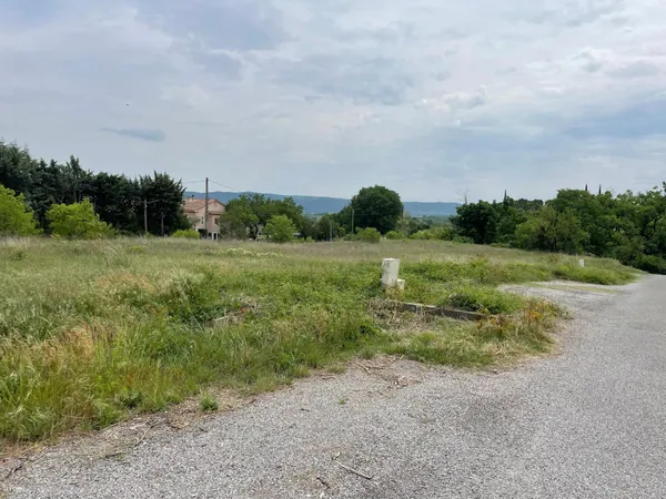 Terrain 348m² viabilisé La Brillanne proche A51/Gare
