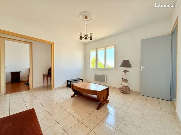 Bel appartement rénové de 54 m2 - centre ville et à 150m de la plage