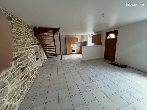 Location maison baud 92 m2 / 3 chambres dont une au rdc mezzanine /jardin clos /cabanon /terrasse /g