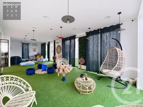 Commerce 850 m²