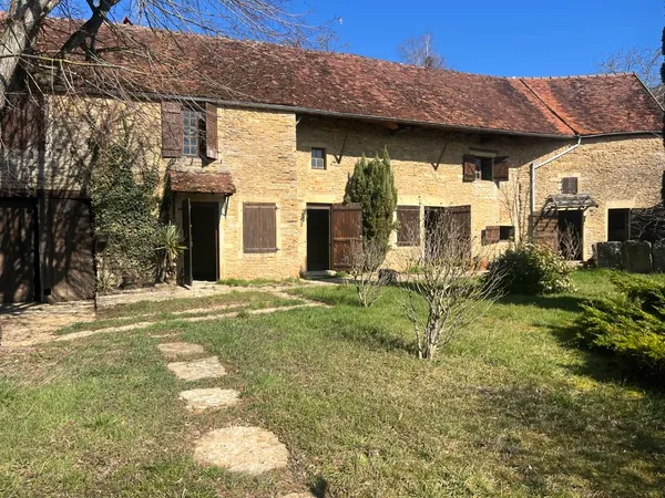 Belle situation. Maison de caractère à restaurer.
