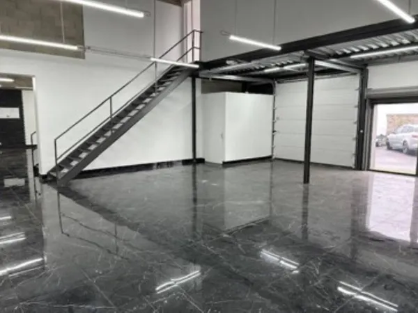 Local d'activité 1588 m²