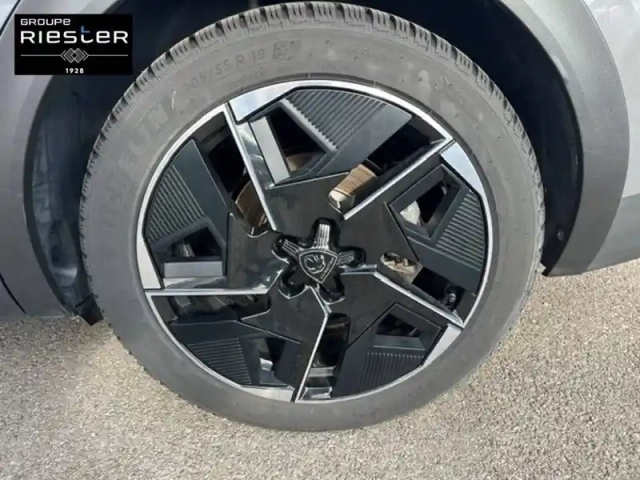 Peugeot 408 phev 225 e-eat8 — photo 30