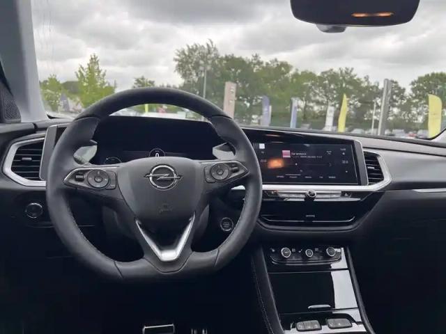 Opel Grandland hybrid 225 ch bva8 — photo 17