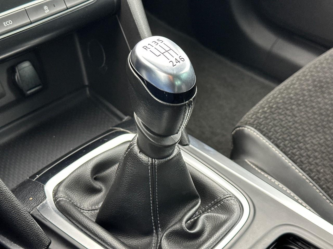 Renault Megane megane iv berline tce 130 energy intens — photo 28
