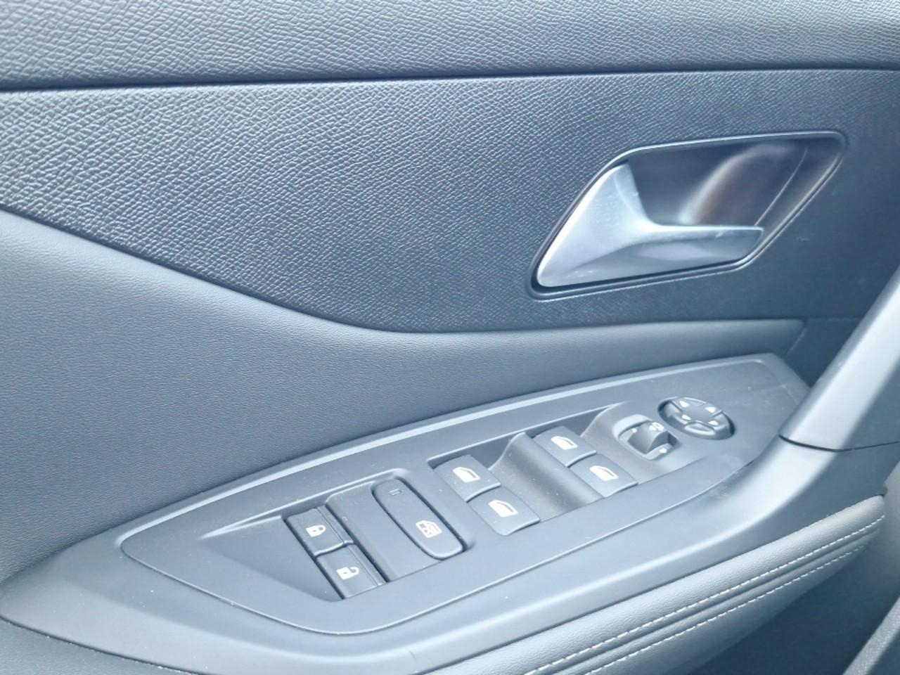 Peugeot 408 phev 180 e-eat8 allure — photo 12