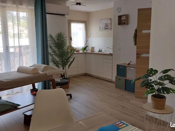 Cabinet Local professionnel pour médical paramédical bien-être bureau 41 m² à Vence