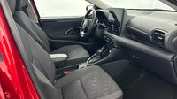 Toyota Yaris 116h Design 5p MY22 — photo 15