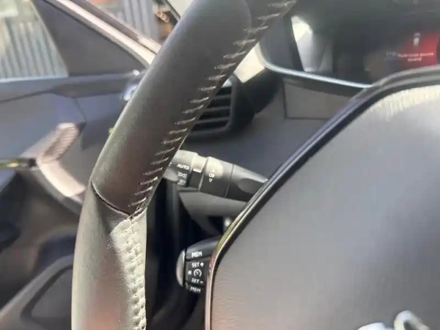 Peugeot 2008 puretech 100 s&amp;s bvm6 allure pack — photo 17