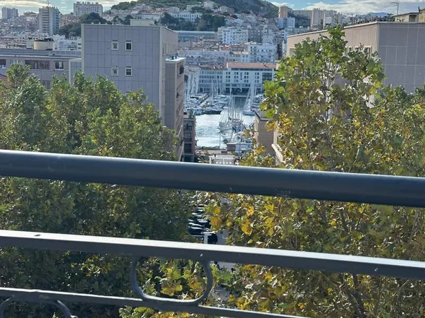 COLOCATION MARSEILLE PLACE DE LENCHE / VIEUX-PORT À PART
