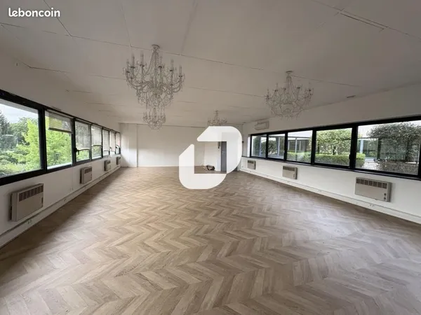 Local d'activité 238 m²