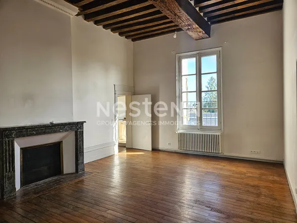 Appartement de caractère de plain-pied à louer dans l'hyper centre de Loches