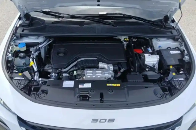 Peugeot 308 hybrid 145 e-dcs6 — photo 16