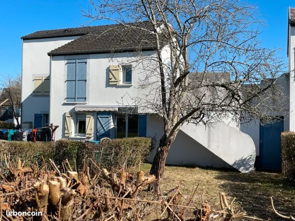 Logement semi individuel de 2 pièces 59 m2 avec terrasse et jardin