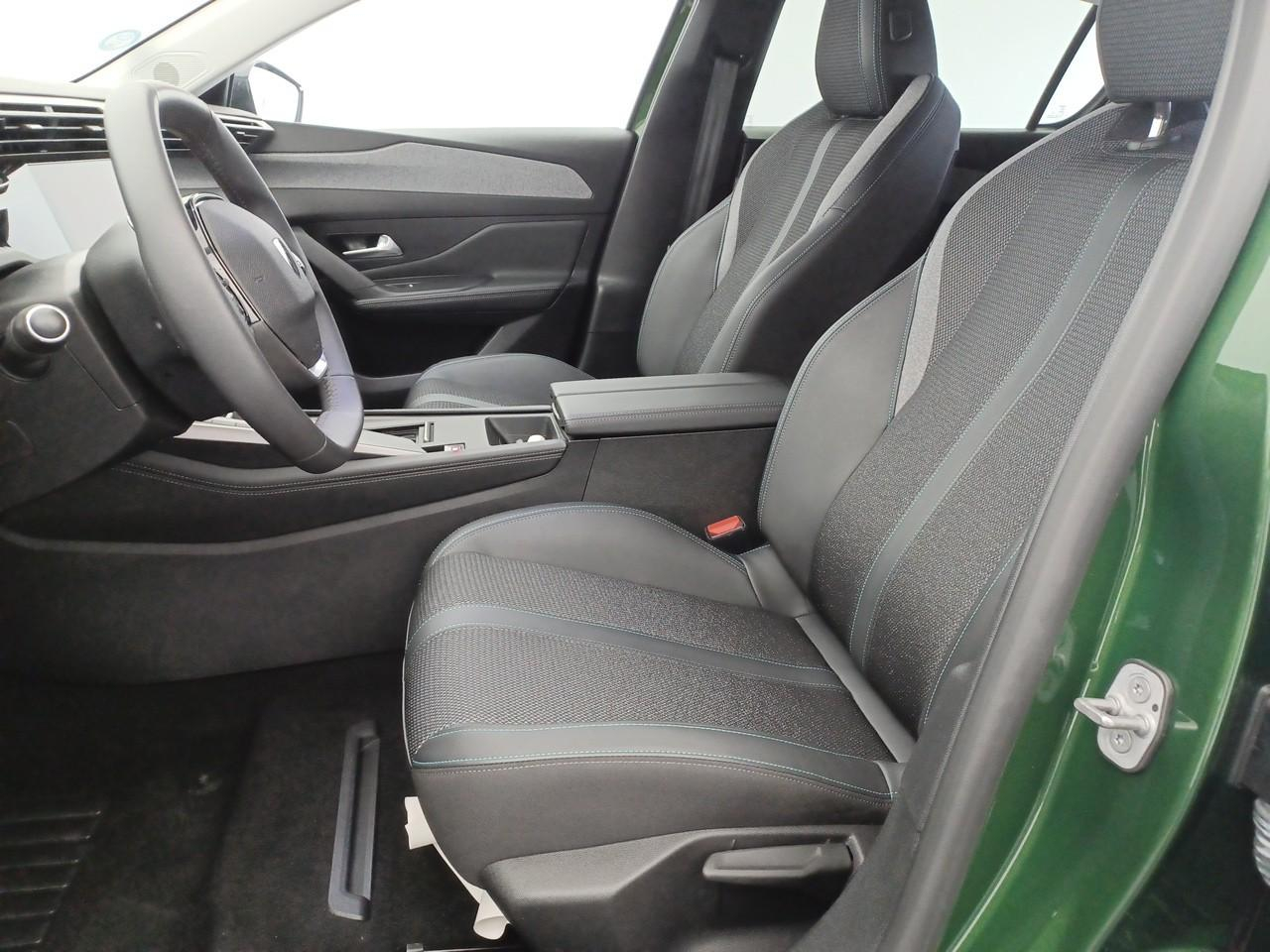 Peugeot 308 electrique 54 kwh 156ch allure — photo 9