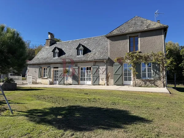 PROPRIÉTÉ DE CARACTÈRE RÉNOVÉE SUR PLUS D'UN HECTARE AVEC PU