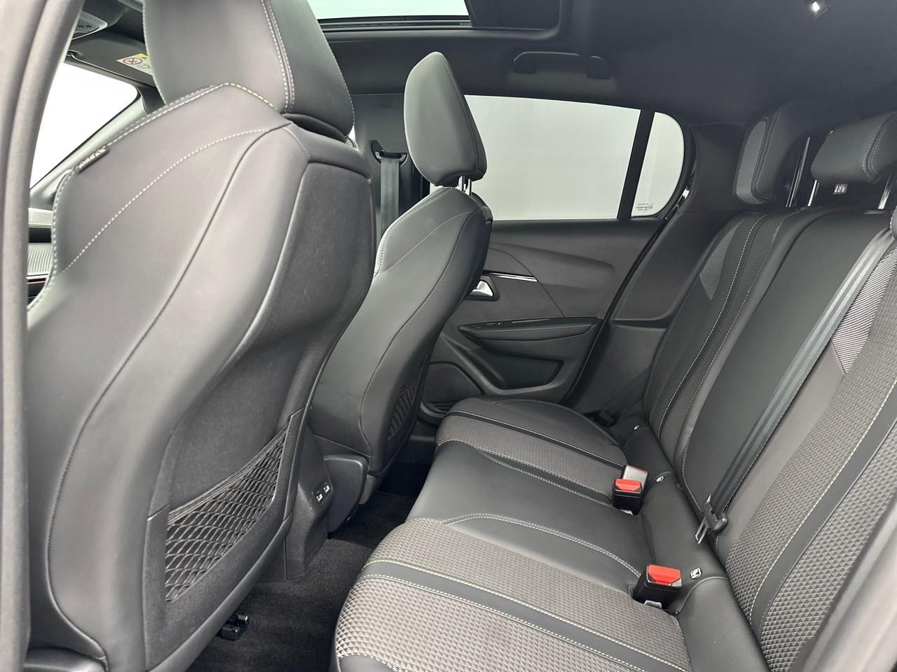 Peugeot 208 puretech 100 s&s eat8 gt — photo 12