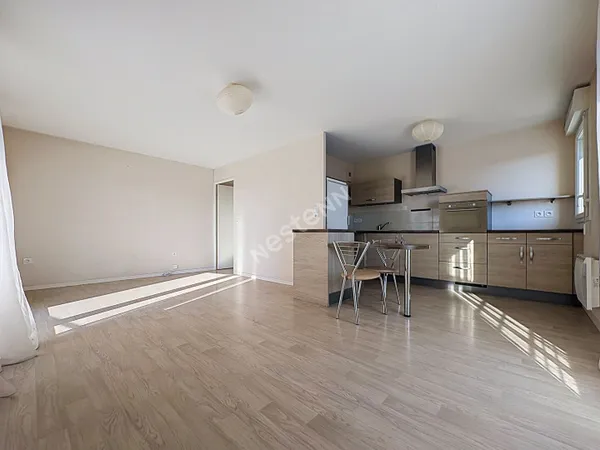 Appartement Avrille 3 pièce(s) 65 m2 - 2 chambres - extérieur - centre ville