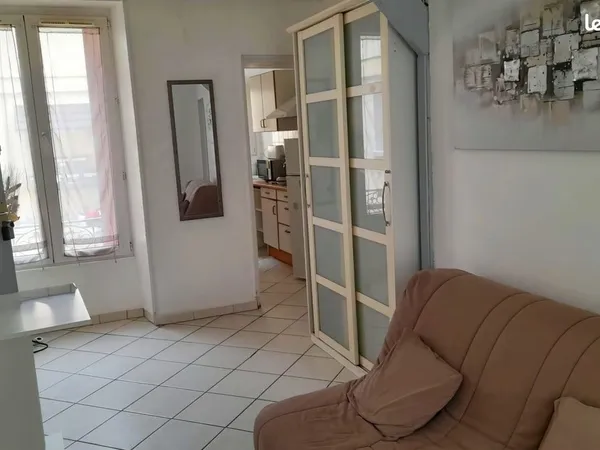 ARPAJON CENTRE : Appartement F2 avec terrasse privative